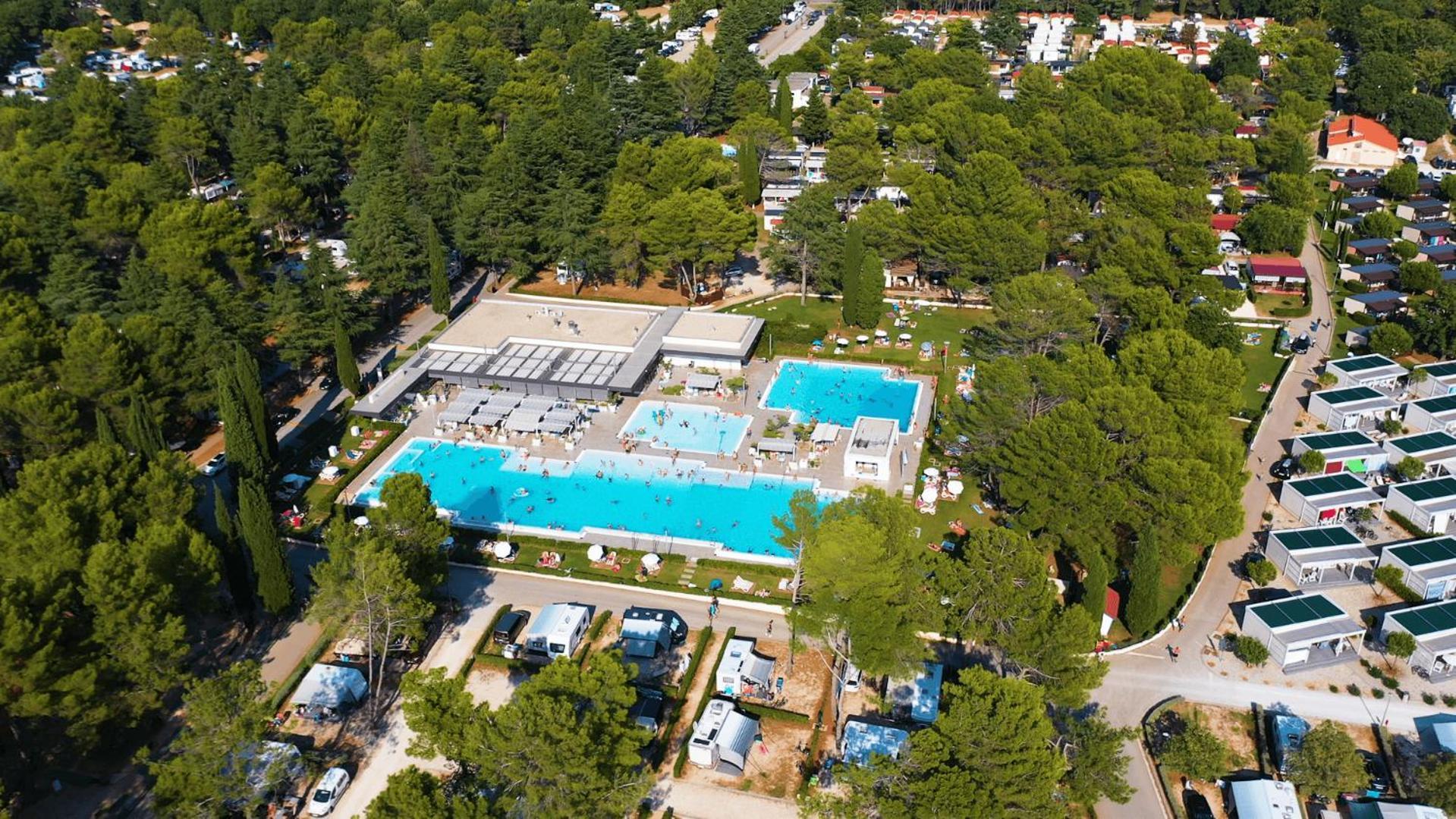 Easyatent Valkanela Semesterpark 4*