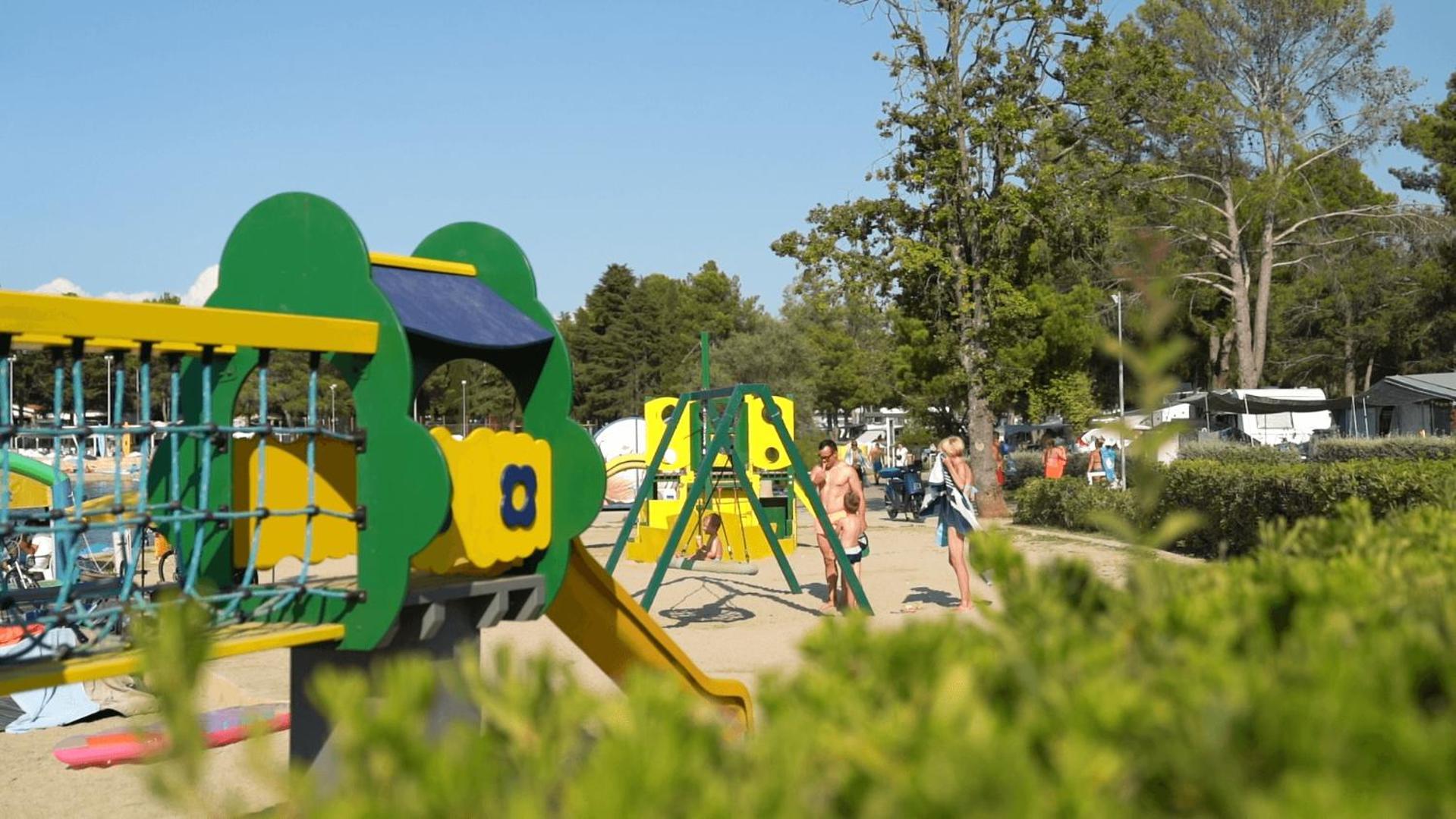 Easyatent Valkanela Parc de vacanță